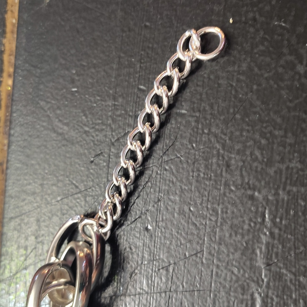Elegant Silver Chain Bracelet - Picture 9 of 12